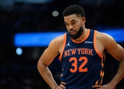 开云下载-尼克斯队员在家保持训练状态