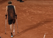 开云APP-纳达尔在迪拜的比赛中伤退