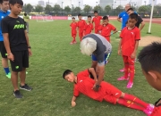 开云体育官网-世界足球巨星指导青年队，助力成长