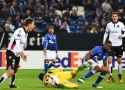 开云体育登录-沙尔克04中场组织混乱，需要加强团队配合