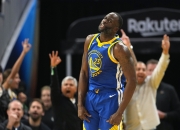 开云体育-圣诞节NBA大战酣畅淋漓，球星云集