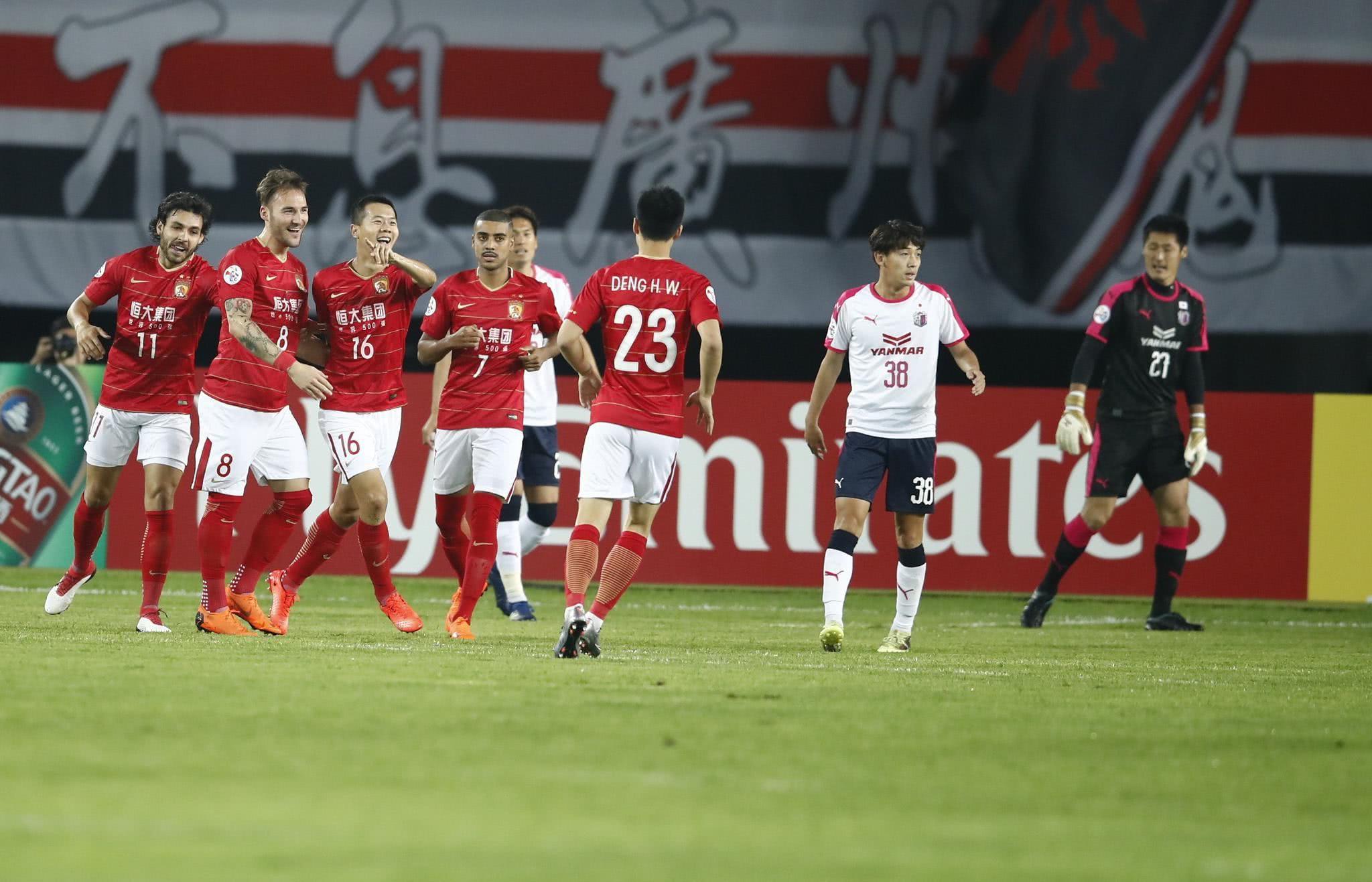 包含巴西球队横扫对手，晋级亚冠淘汰赛的词条