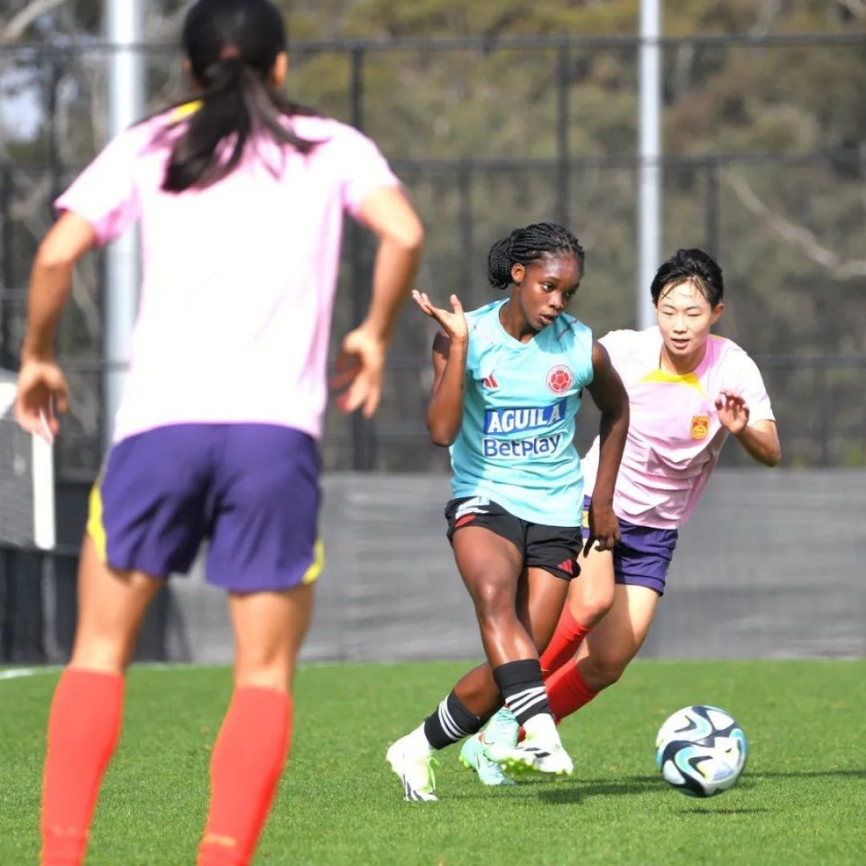 包含国际间大对决：女足国家队实力浮出水面的词条