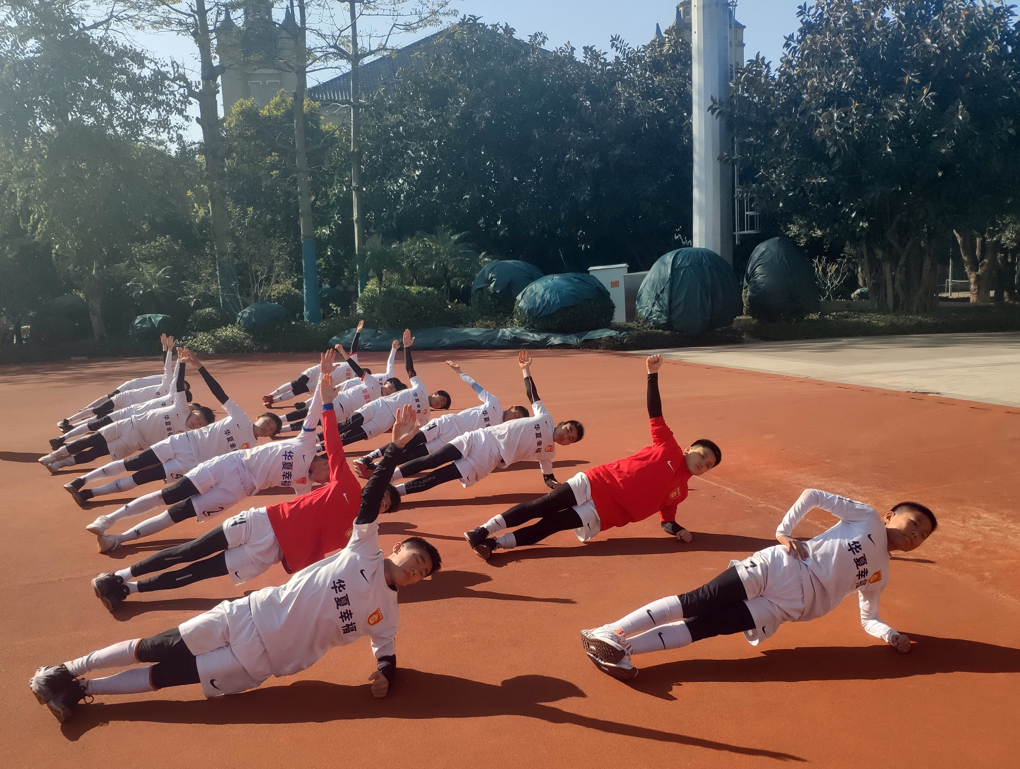 国家队青训人员培训加紧，打造更强技战术体系的简单介绍