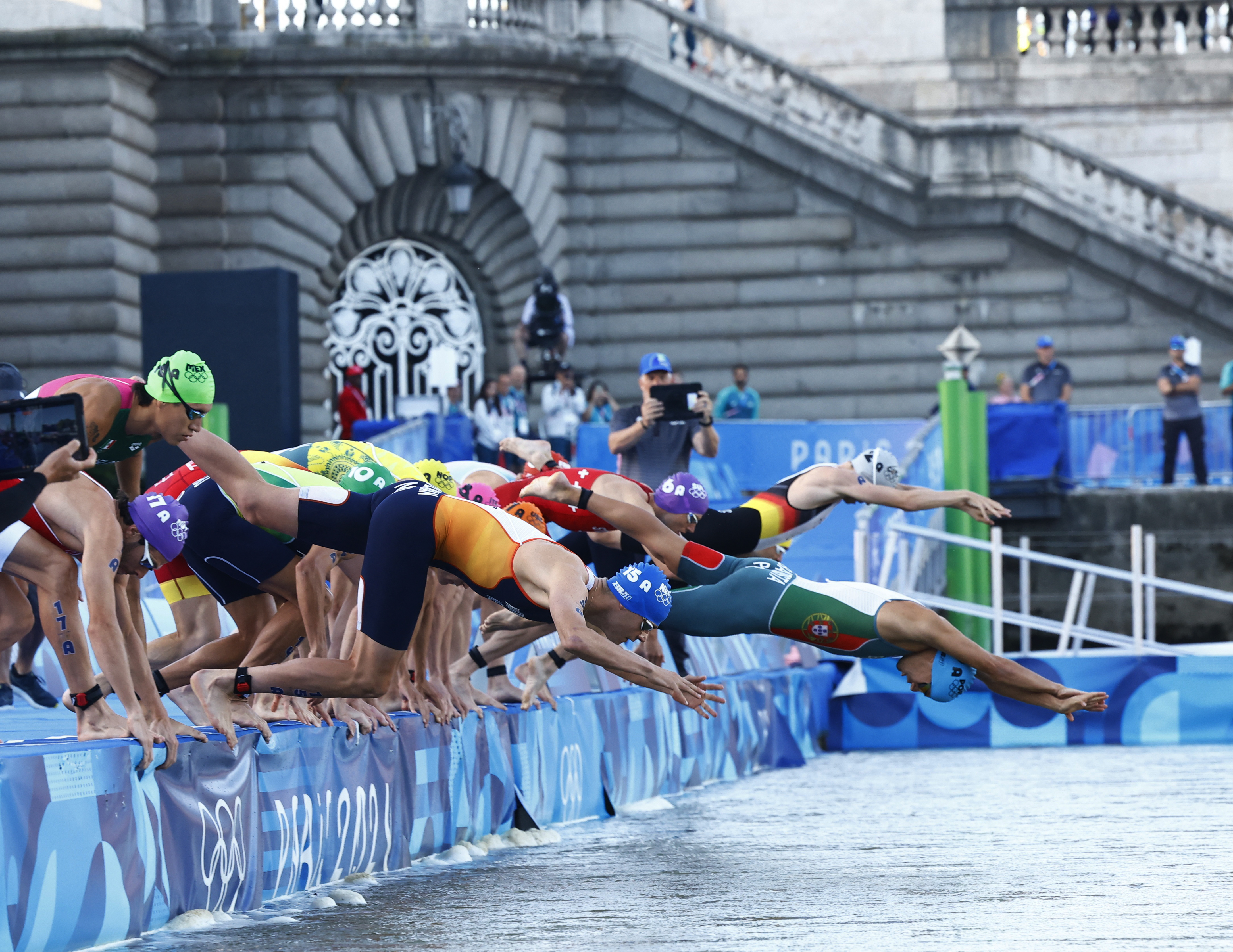 英格兰队迎战德国队，雄心壮志必取胜的简单介绍