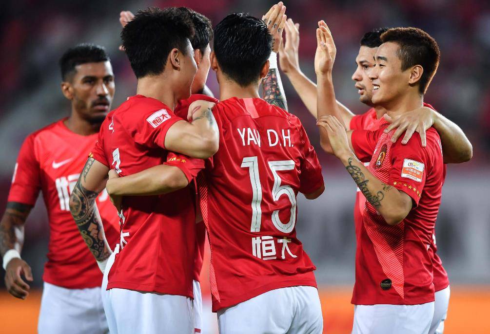 恒大外援助球队获胜，赛后巨大掌声