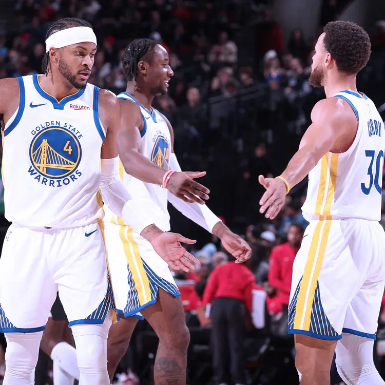 开拓者逆袭成功,球队逐渐走出低谷 开拓者逆袭成功,球队逐渐走出低谷