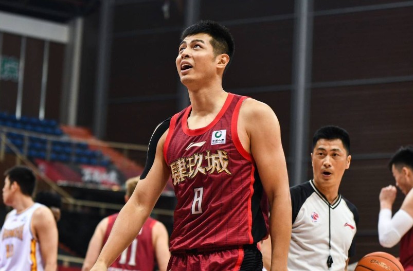 日本劲旅挑战韩国球队，全力以赴争取胜利的简单介绍