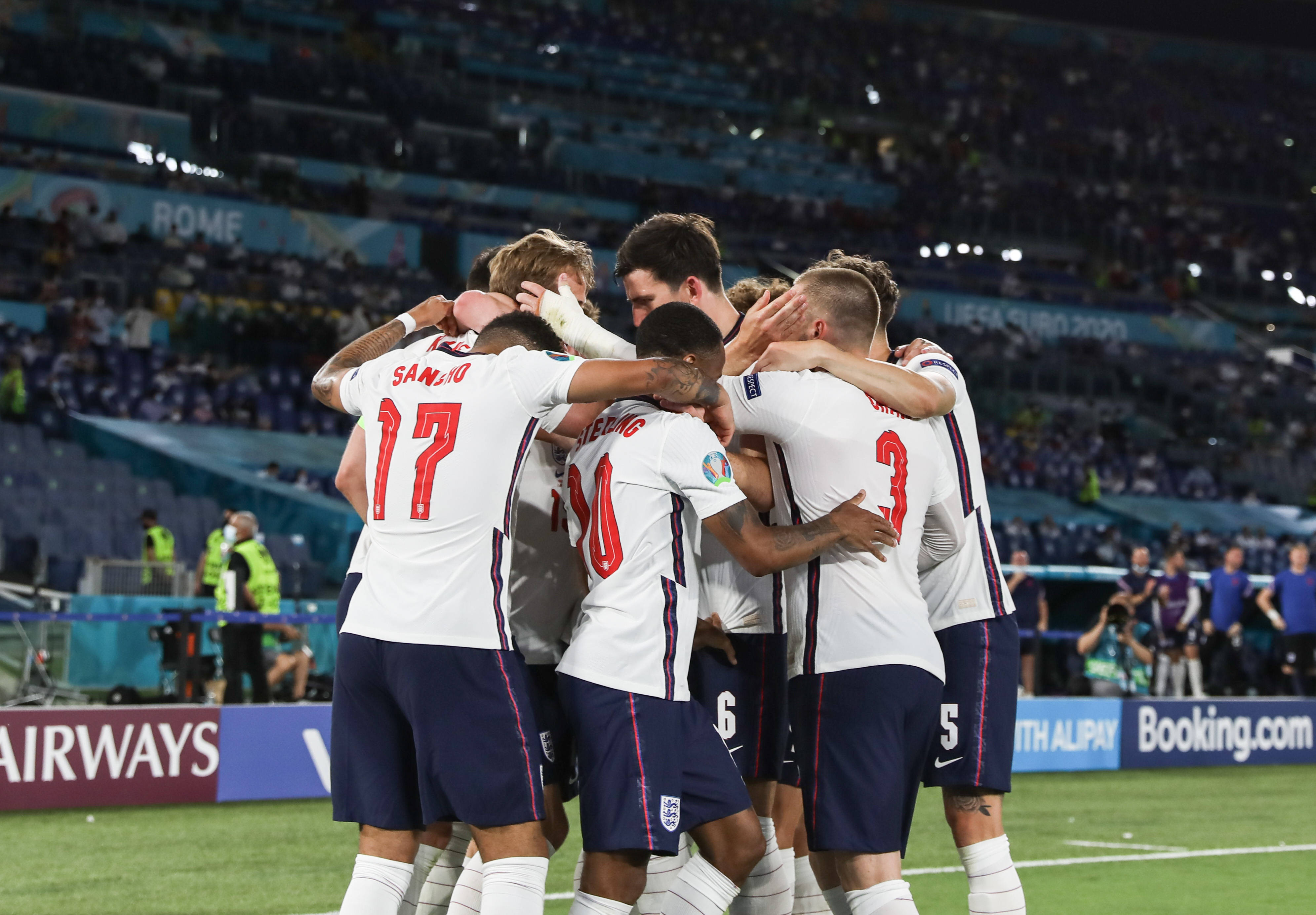 英格兰足球队在比赛中夺冠,迈向成功 英格兰足球队在比赛中夺冠,迈向成功