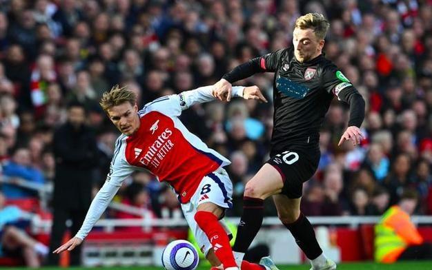 包含西汉姆联主场落败，主场失利困扰继续的词条