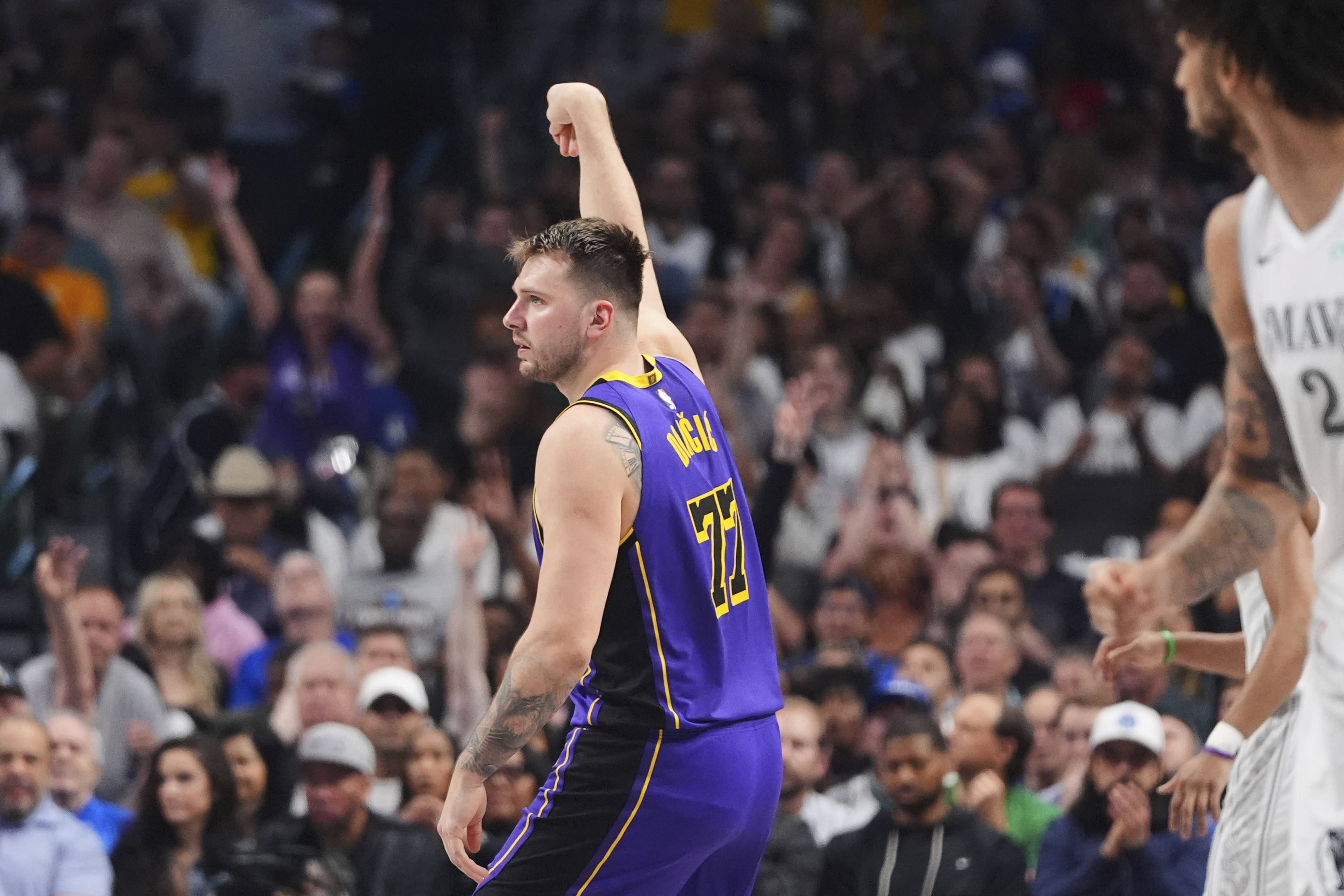 独行侠遭遇三连败，东契奇失准