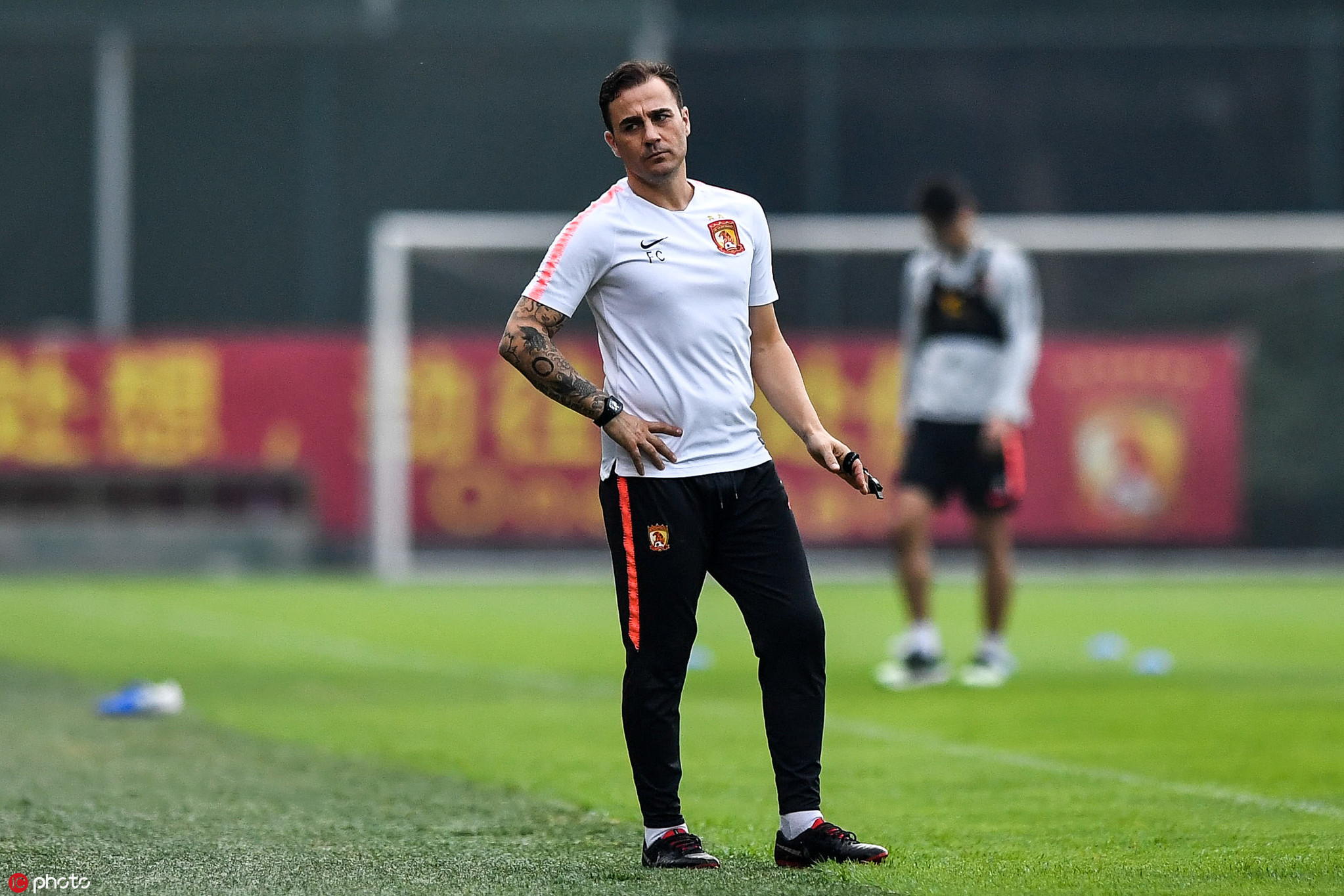 包含广州恒大全队训练备战，瞄准夺冠目标的词条