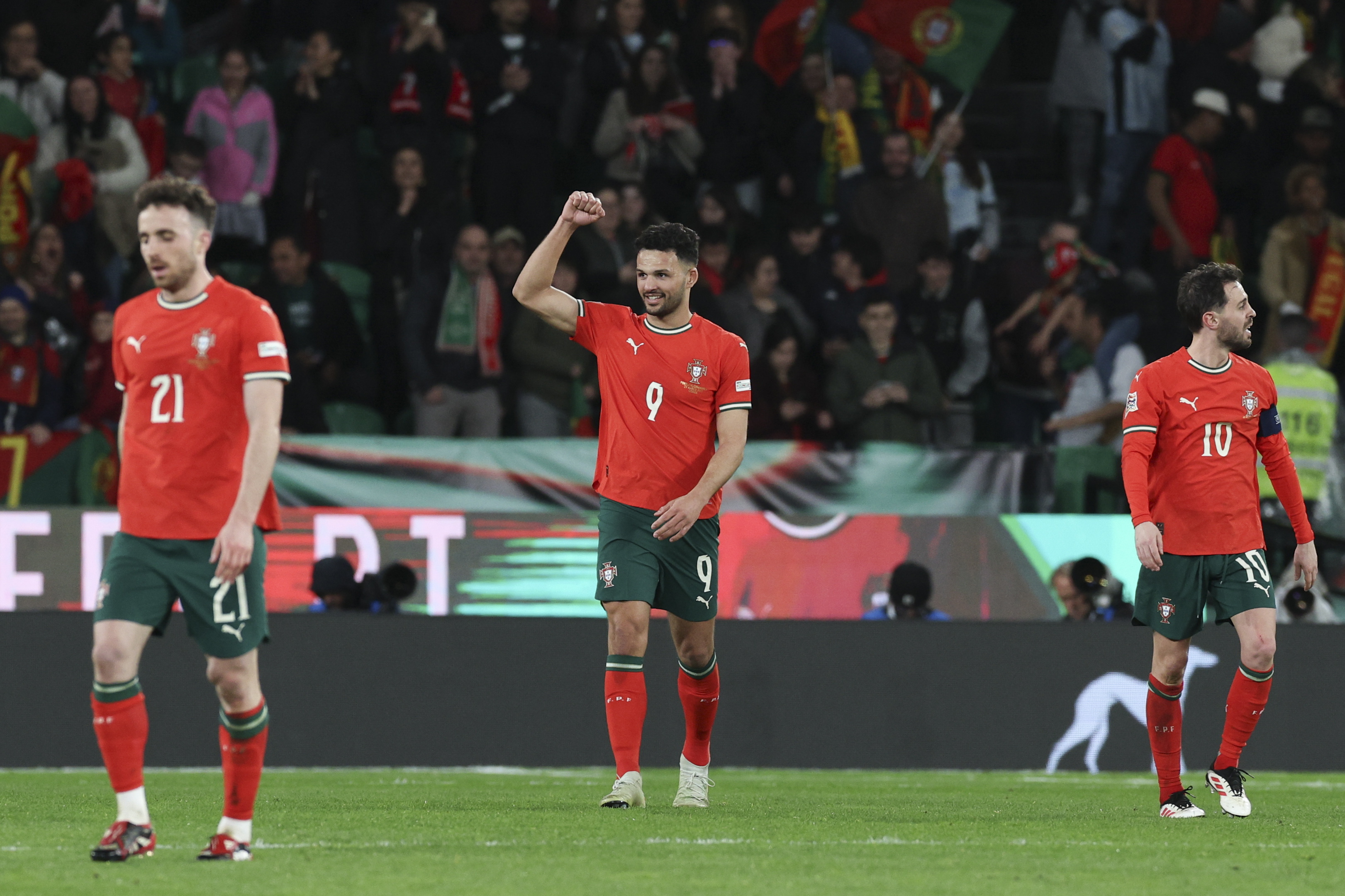 欧国联半决赛决赛名额争夺激烈的简单介绍