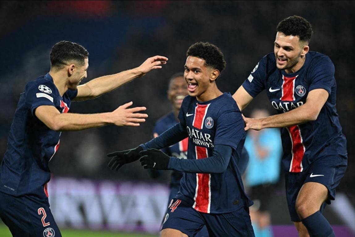 包含巴黎圣日耳曼队奋力拼搏，取得胜利的词条