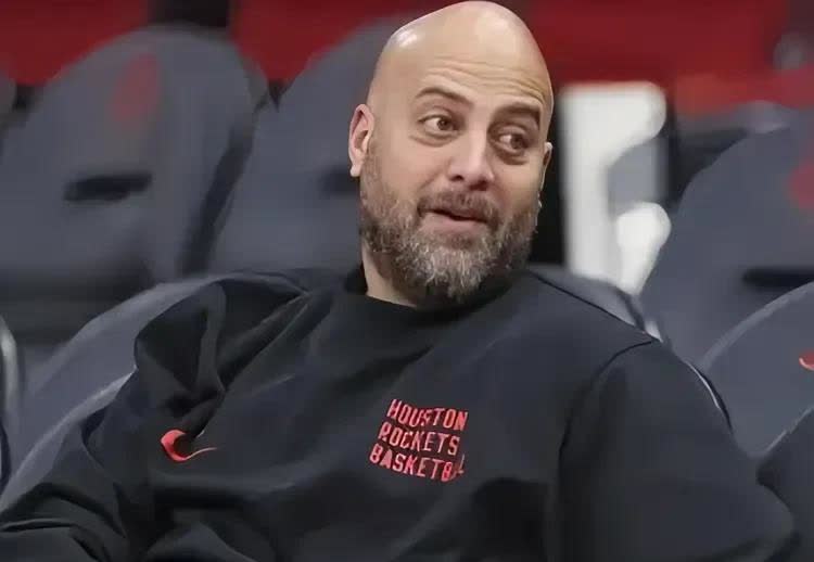 球队经理突然辞职，引发球迷猜测