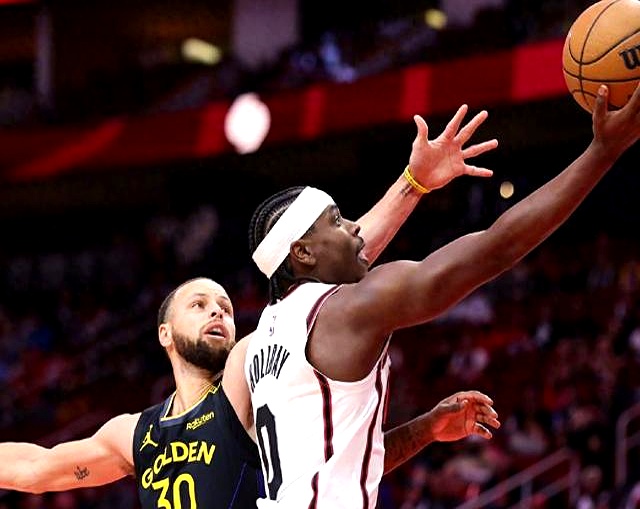 勇士迎来一场历史性的篮球对决 勇士迎来一场历史性的篮球对决