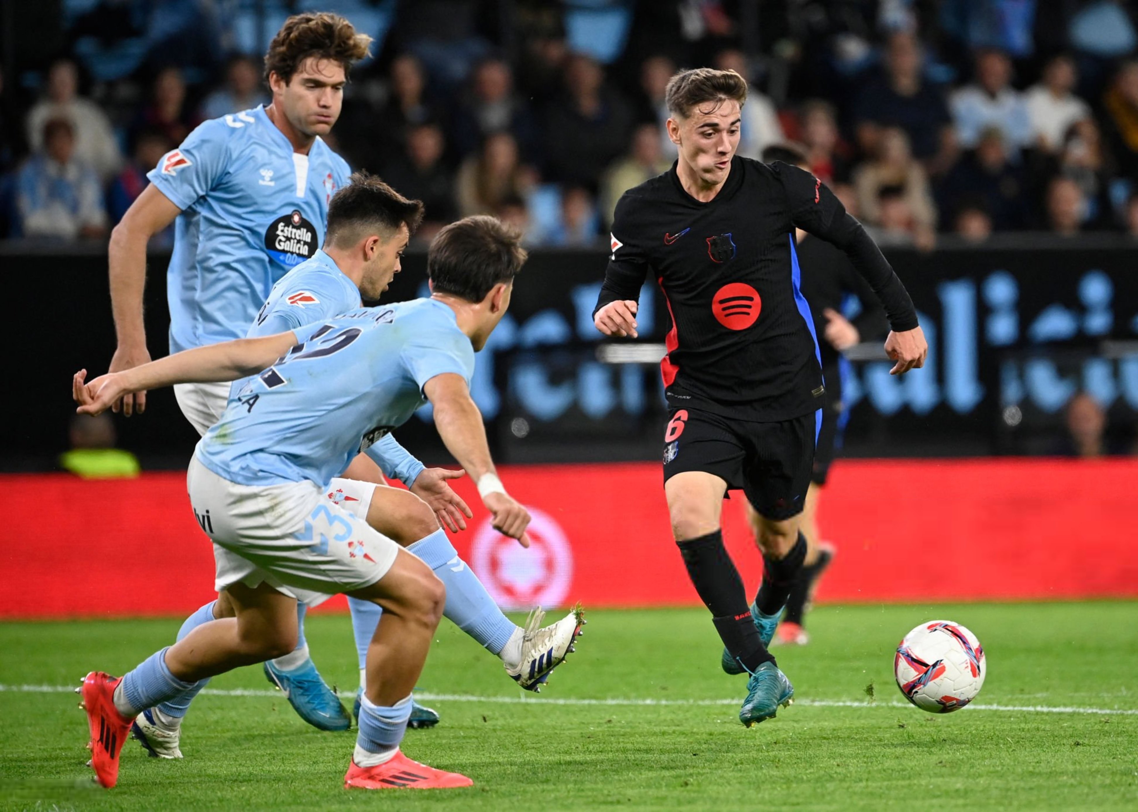 排球赛事中巴萨战胜对手成功夺冠 排球赛事中巴萨战胜对手成功夺冠