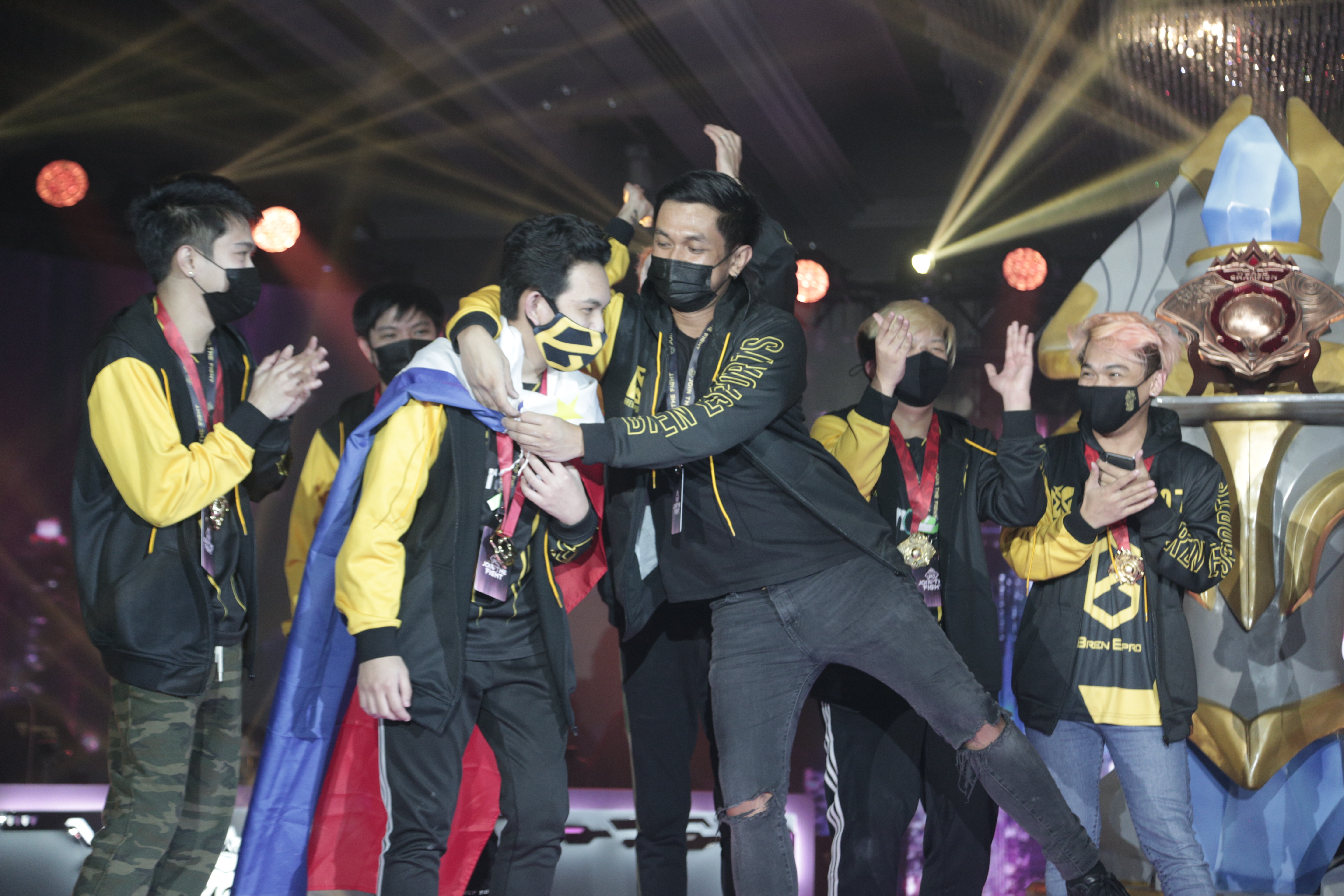 关于强强碰撞,球场上的惊心动魄之战的信息 关于强强碰撞,球场上的惊心动魄之战的信息