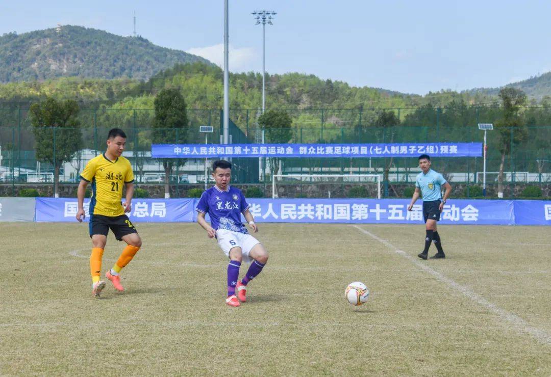 比赛场上斗志昂扬,国内足球赛事风云依旧的简单介绍 比赛场上斗志昂扬,国内足球赛事风云依旧的简单介绍