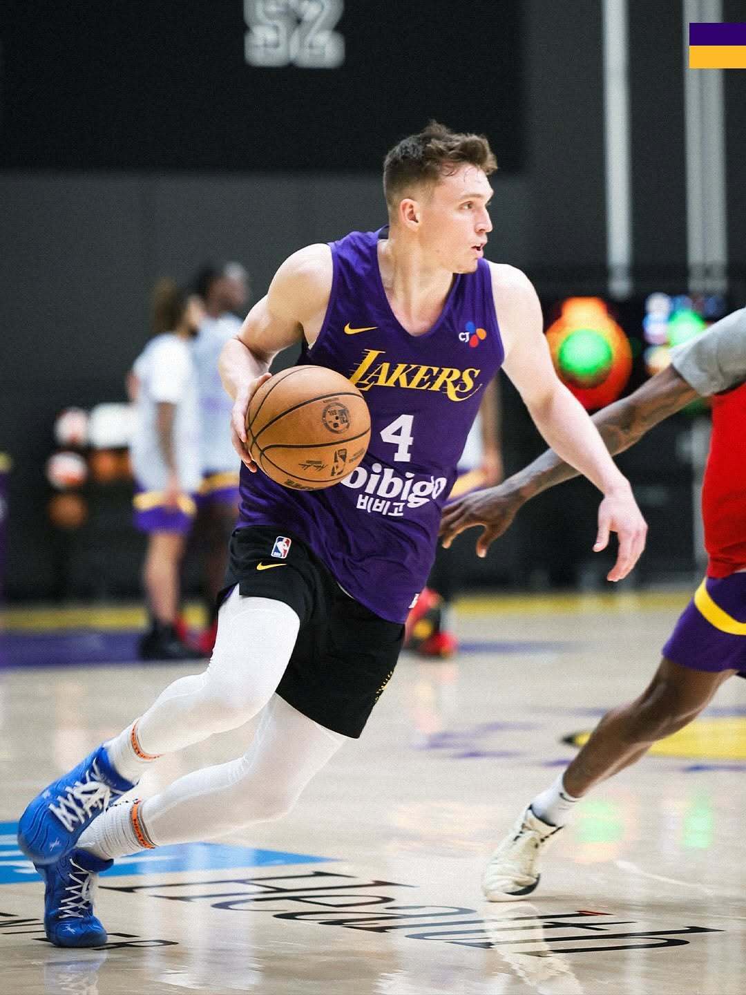 包含湖人队核心状态下滑，球队晋级之路坎坷的词条