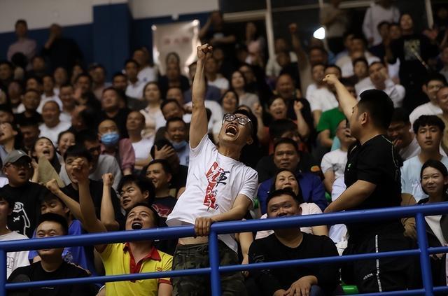 包含日本篮球职业联赛总决赛精彩终结，冠军诞生的词条