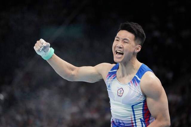 体操男子单杠决赛，日本选手实力出众