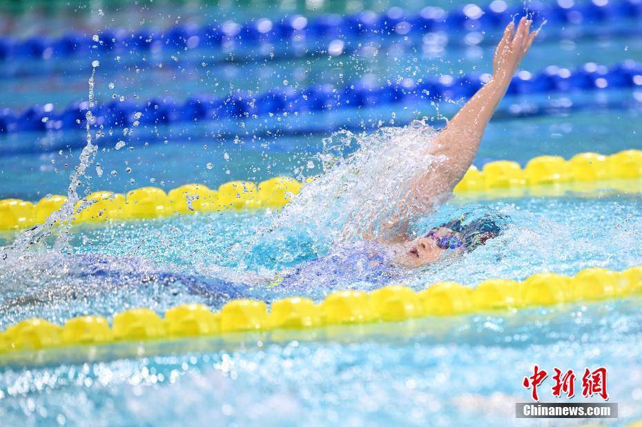 中国选手在游泳比赛中取得成功