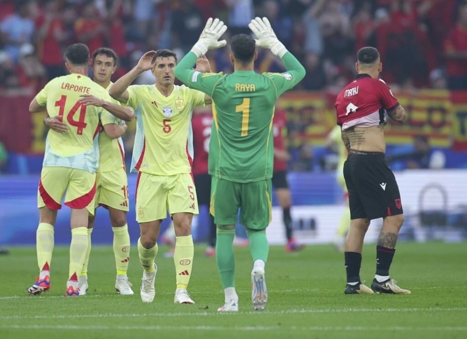 西班牙连胜五场，稳步晋级淘汰赛