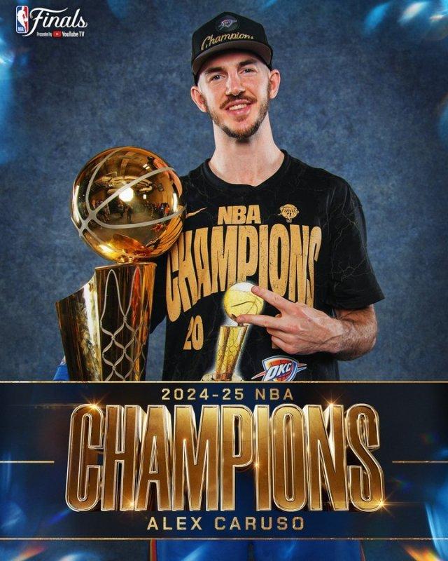 球队冠军较量激烈，球员拼尽全力争夺奖杯的简单介绍