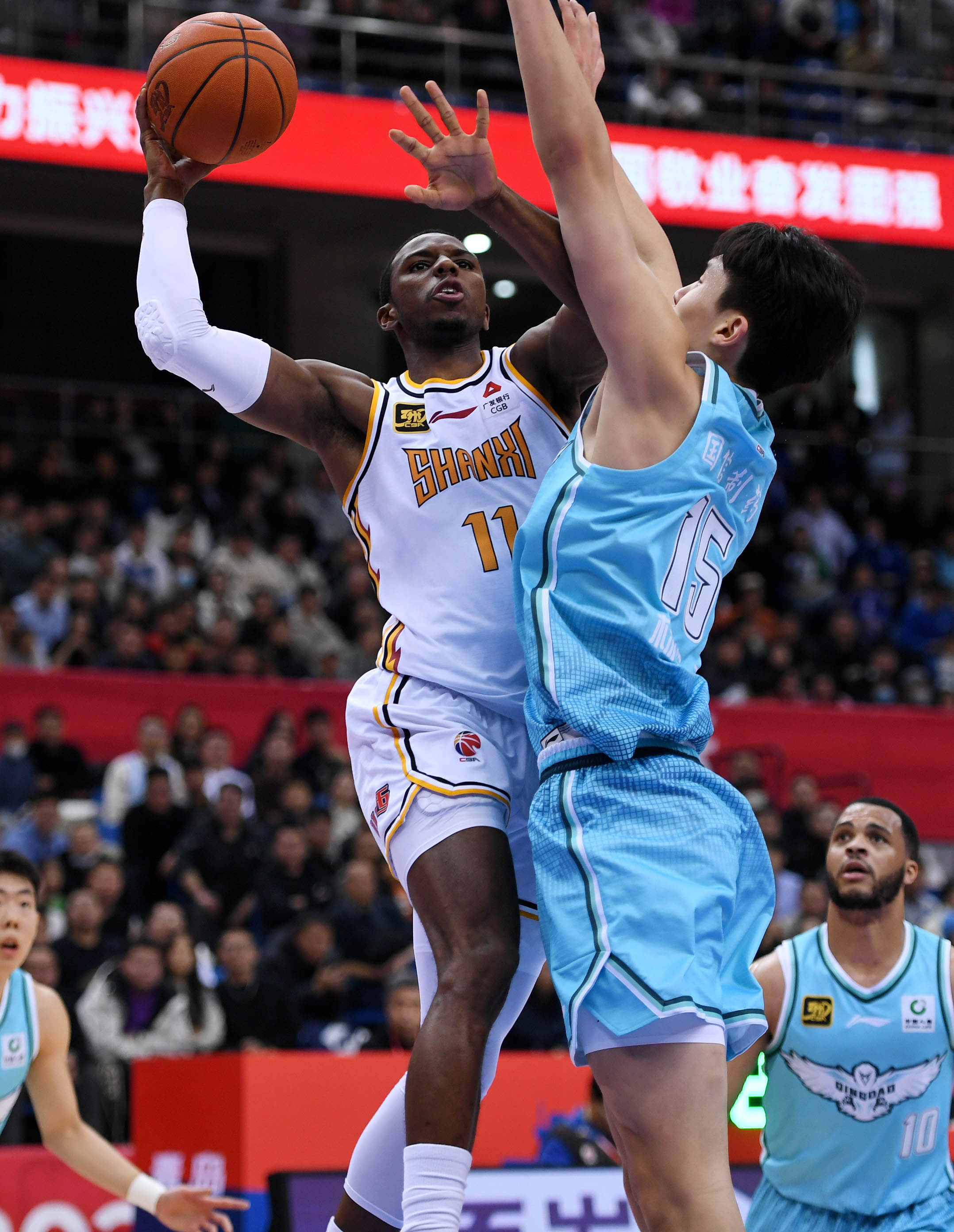 上演逆袭！次轮淘汰赛篮球弱队大胜强队