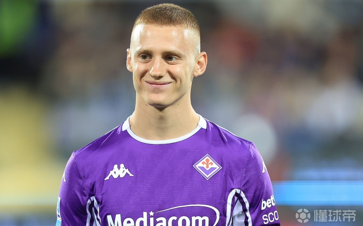 佛罗伦萨签约新后卫，加强后防实力的简单介绍