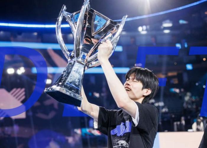 TL横扫HLE,Deft拿下关键大龙2025世界赛2:1(东京) TL横扫HLE,Deft拿下关键大龙2025世界赛2:1(东京)