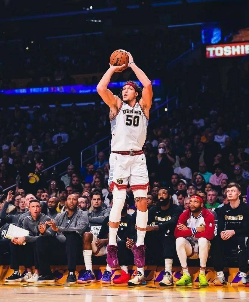 包含开拓者大将突破3分进攻枷锁,展现出色技术和意识,成为得分保障!的词条 包含开拓者大将突破3分进攻枷锁,展现出色技术和意识,成为得分保障!的词条