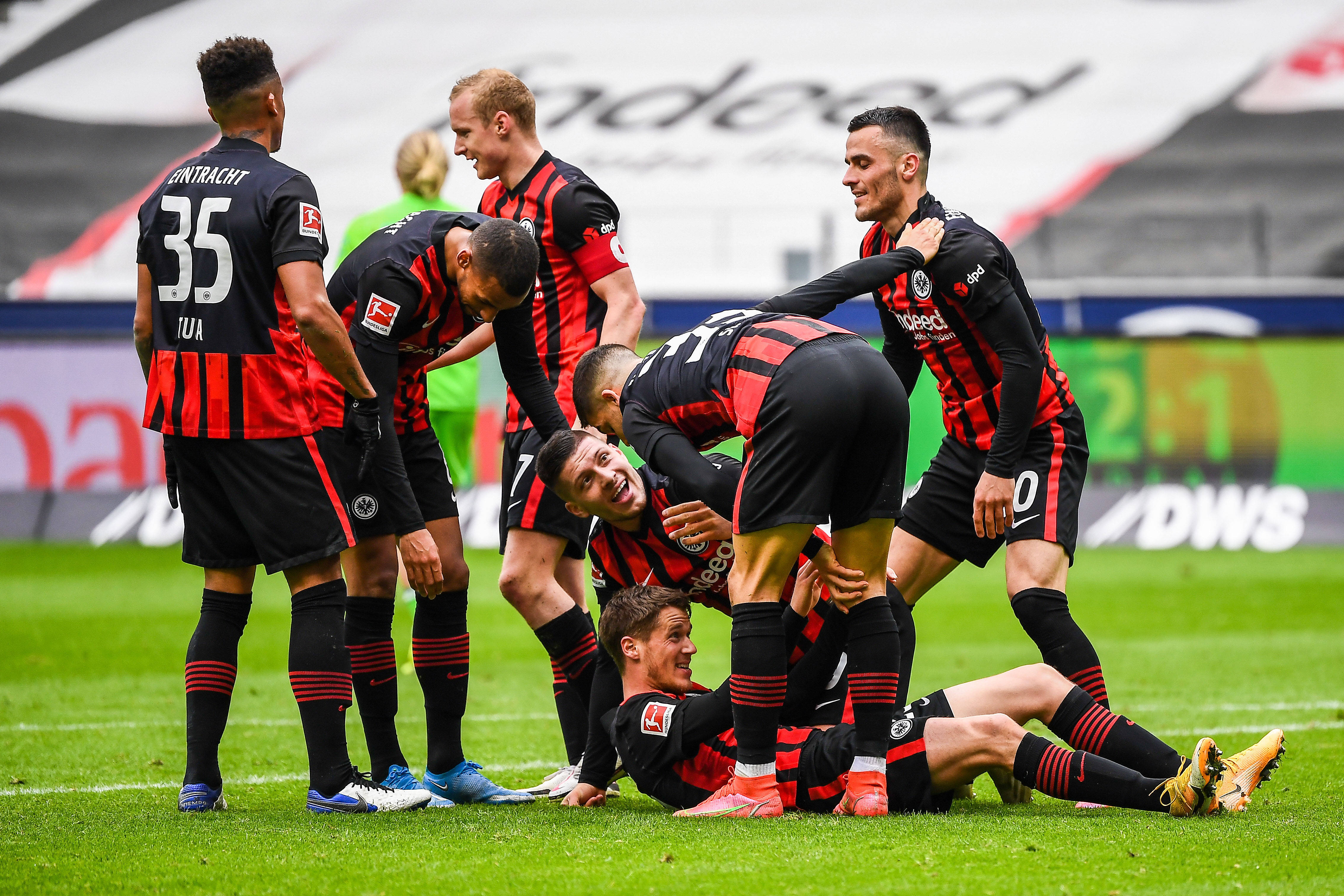 包含中场战术卡位，女足球队需加强临场应变的词条