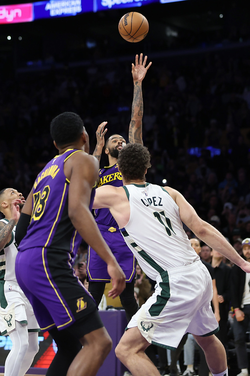 雄鹿逆转中国男篮,拉塞尔一己之力扛起全队的简单介绍 雄鹿逆转中国男篮,拉塞尔一己之力扛起全队的简单介绍